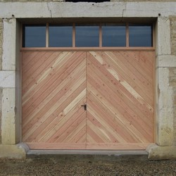 PHOTO D'UN GARAGE EN BOIS RÉALISÉ PAR L'ENTREPRISE MENUISERIE GROS FRÈRES